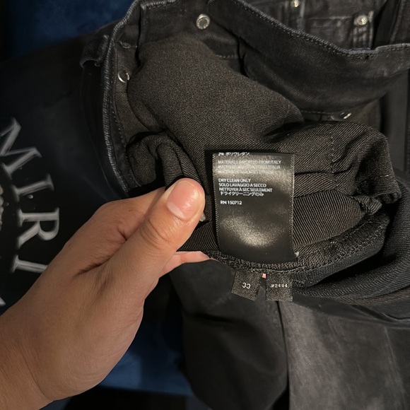 Amiri Men’s jeans and T shirt only worn once - Picture 5 of 9